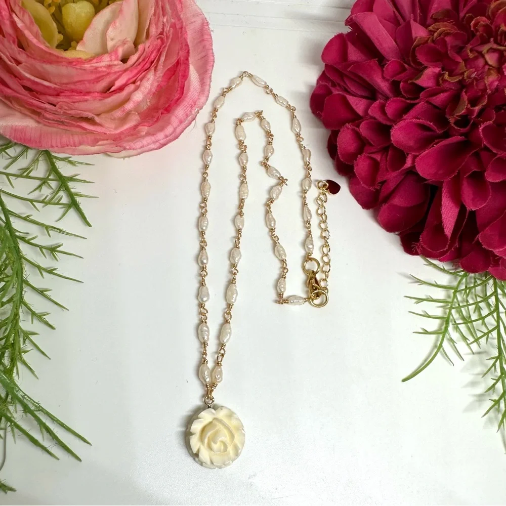 NEW⚜️Carved Rose Freshwater Pearl Beaded Necklace